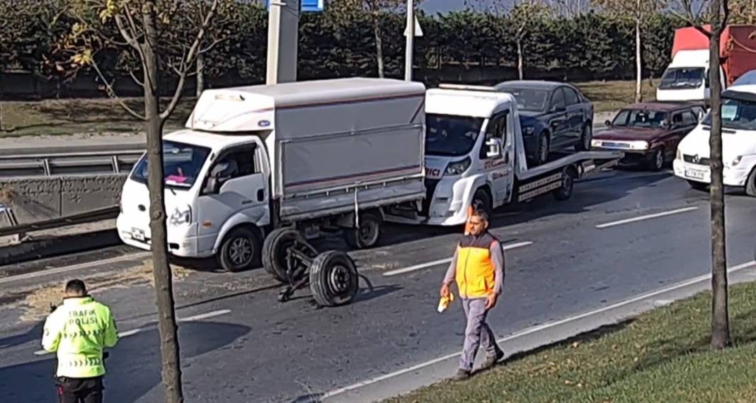 Faciadan dönüldü: Kamyonet, oyuncak gibi dağıldı... 11